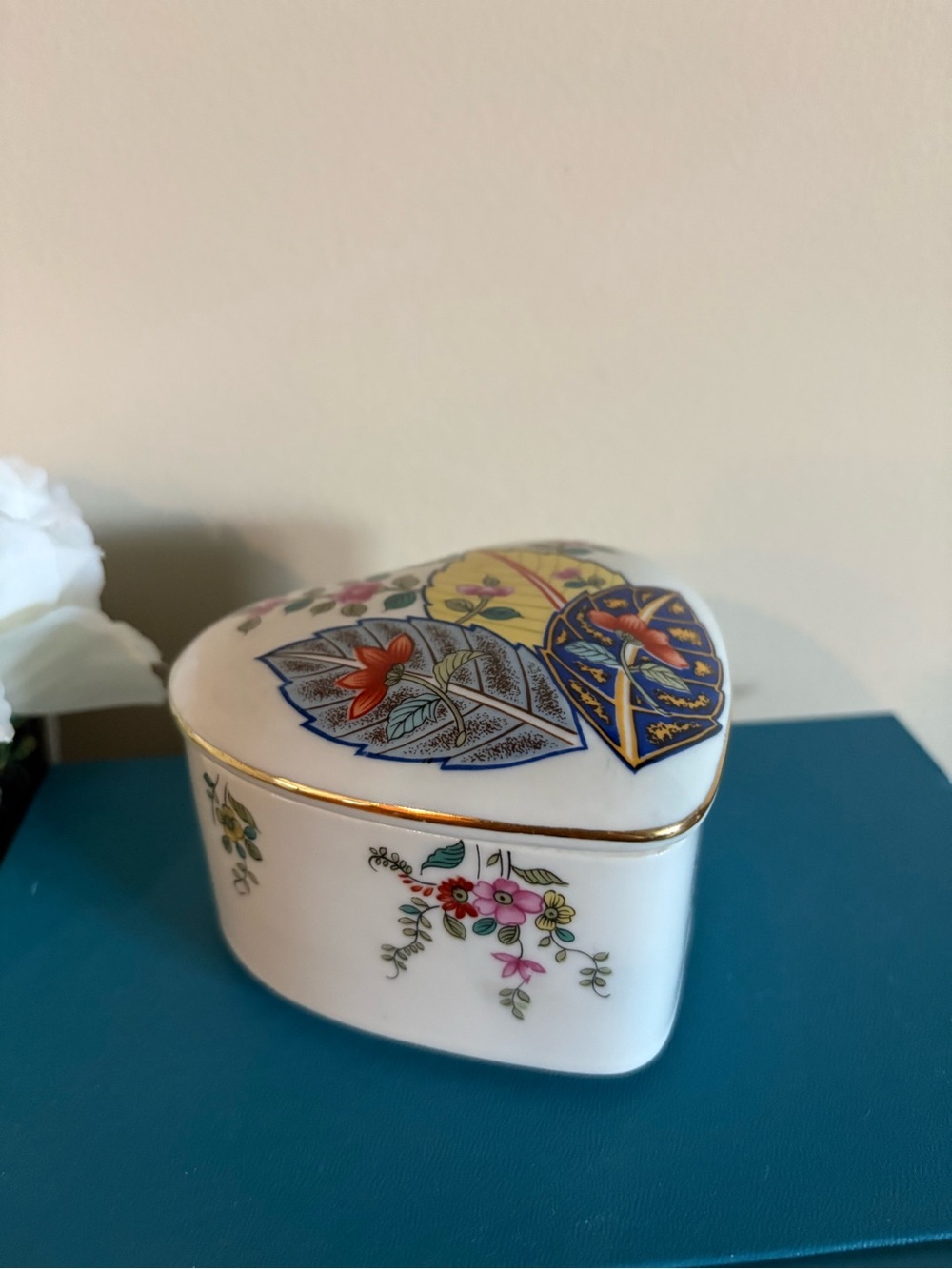 Tobacco Leaf Heart Trinket Box